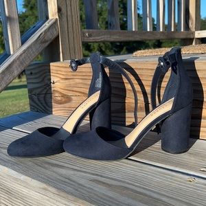 LC Lauren Conrad Hydrangea High Heel